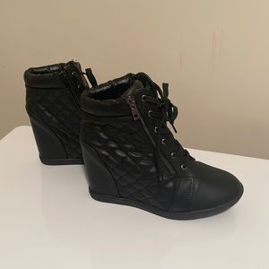 Black Madden Girl wedge sneakers